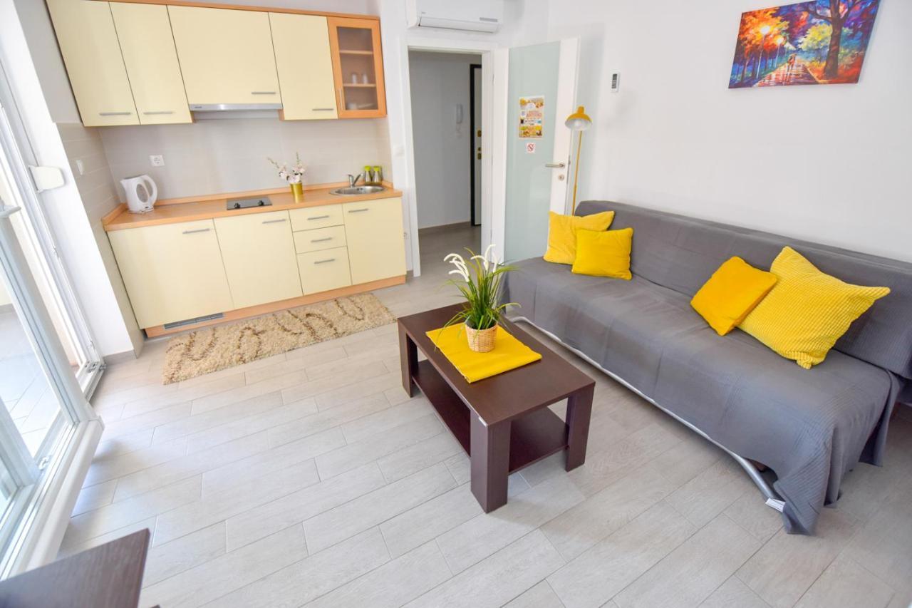 Apartments Yoko Новаля Екстер'єр фото