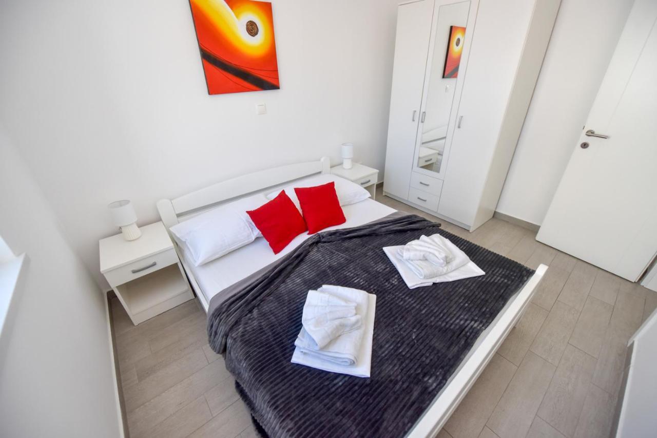 Apartments Yoko Новаля Екстер'єр фото