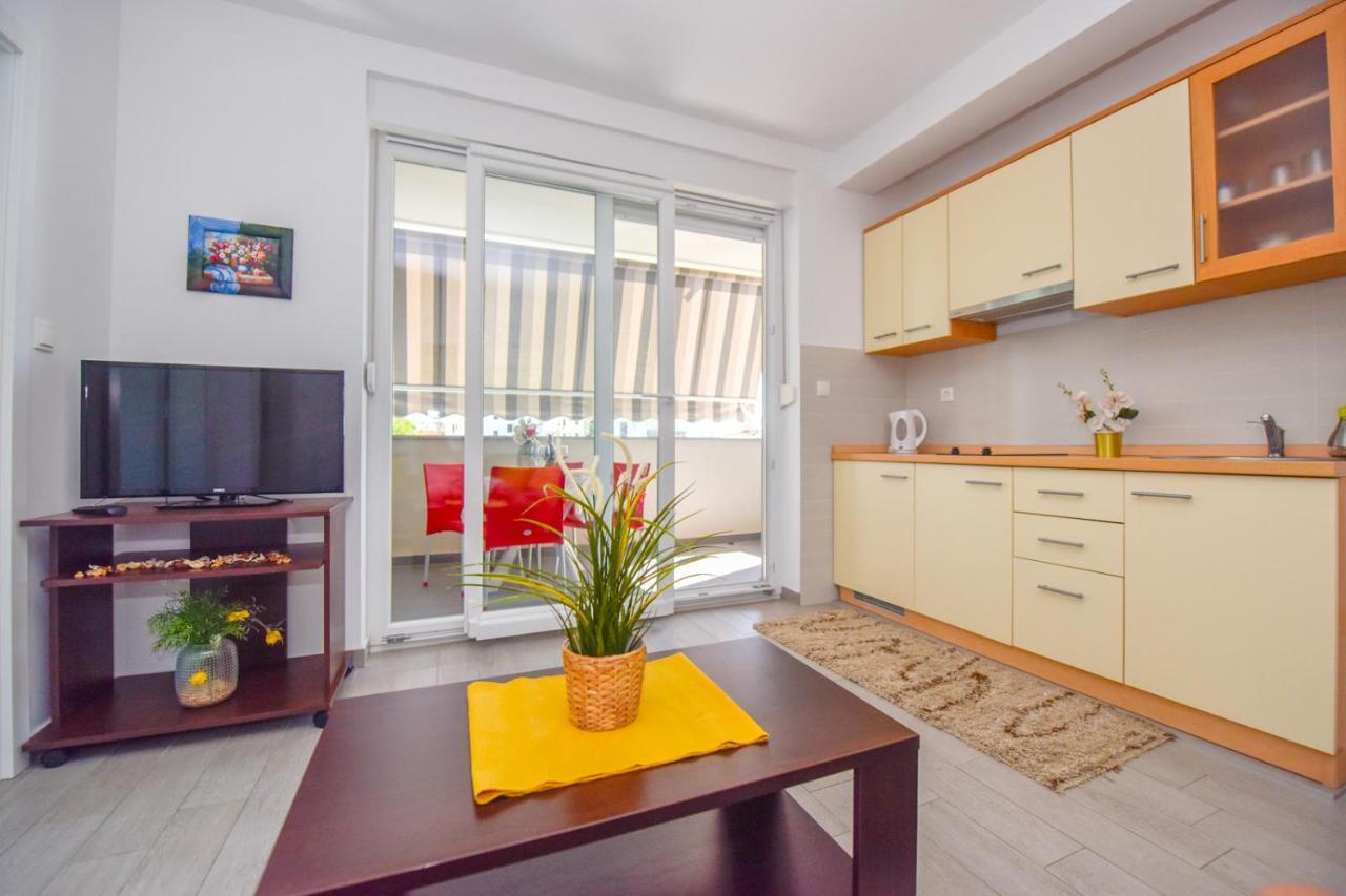 Apartments Yoko Новаля Екстер'єр фото