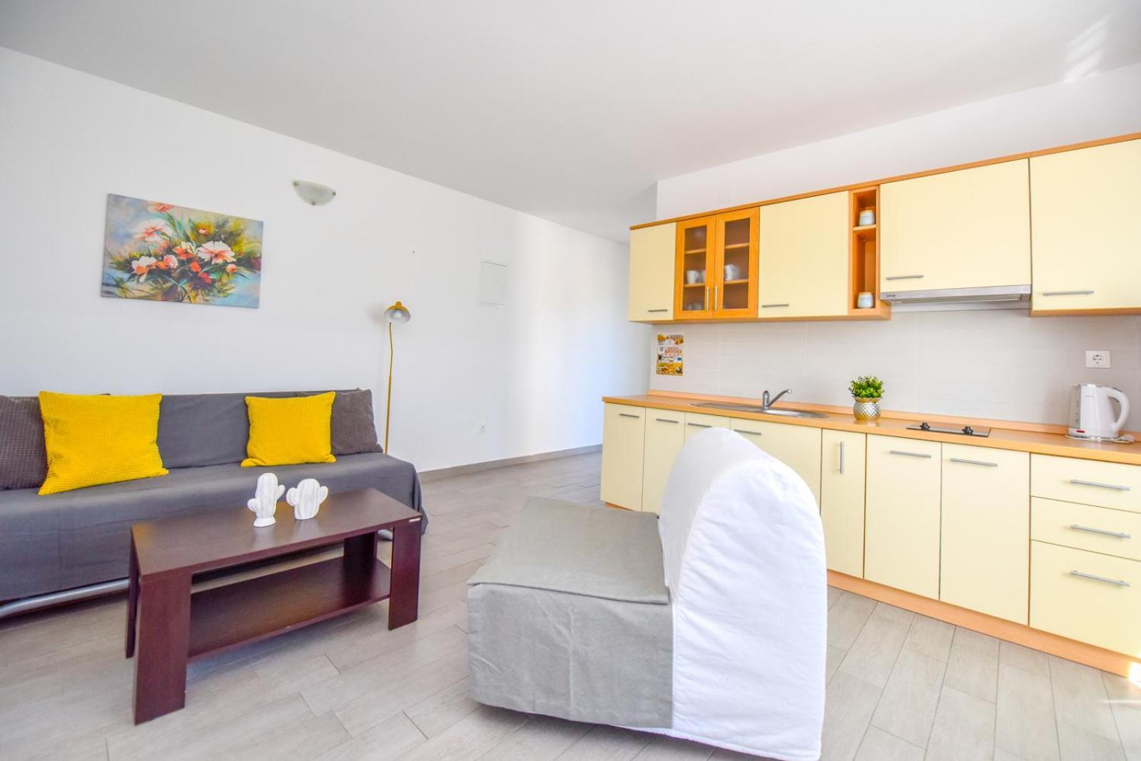 Apartments Yoko Новаля Екстер'єр фото