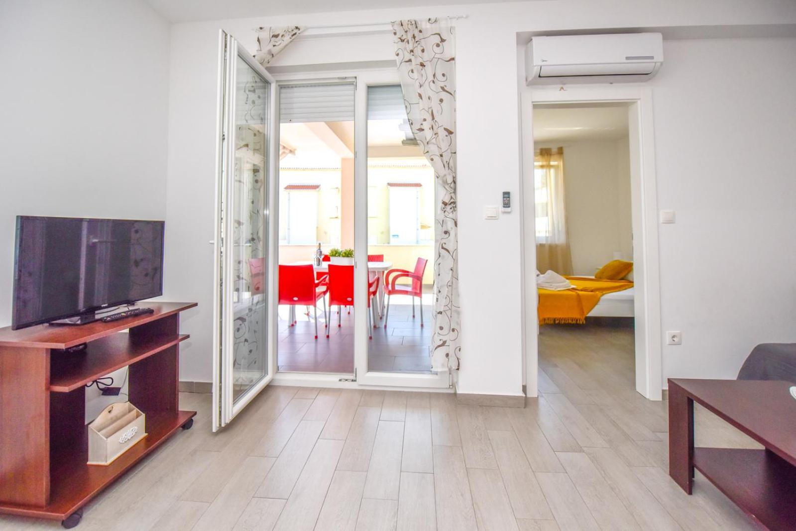 Apartments Yoko Новаля Екстер'єр фото