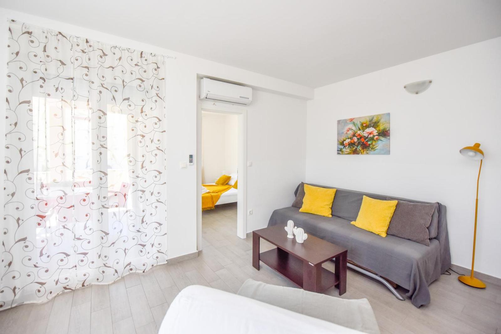 Apartments Yoko Новаля Екстер'єр фото