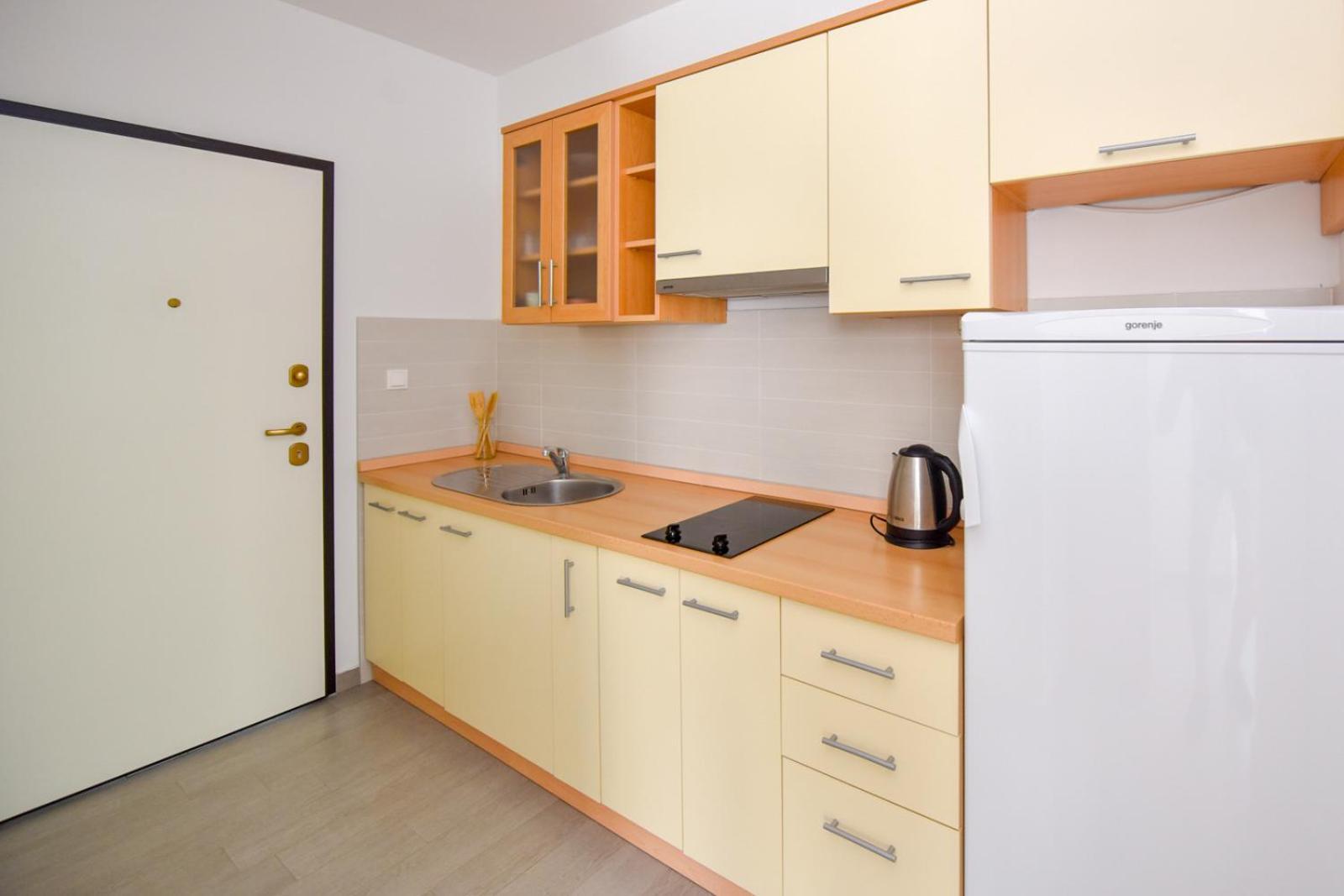 Apartments Yoko Новаля Екстер'єр фото