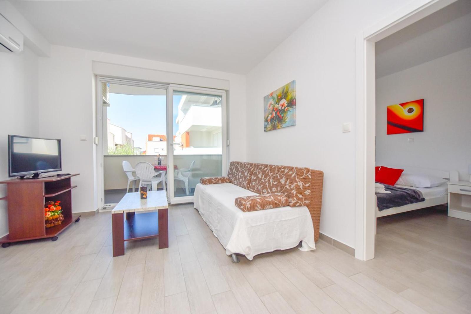 Apartments Yoko Новаля Екстер'єр фото